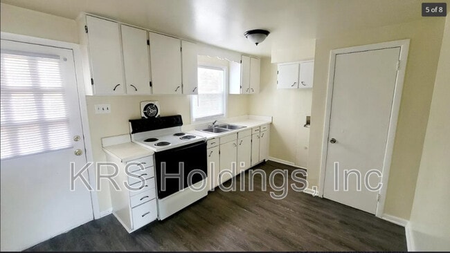 Building Photo - 2604 Wayside Dr Rental