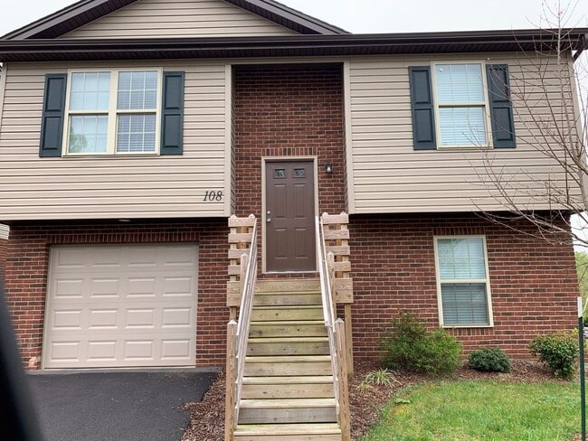 Photo - 2 Bedroom / 2 Bath Johnson City, TN 37604