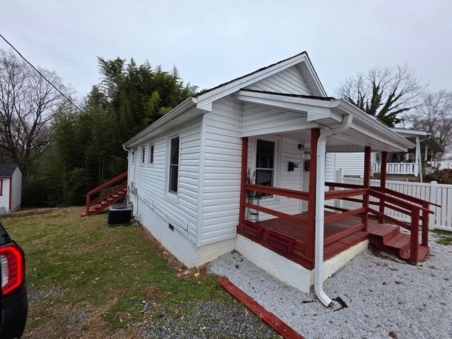 Building Photo - Charming 1 Bedroom Home Near Downtown Mount Airy