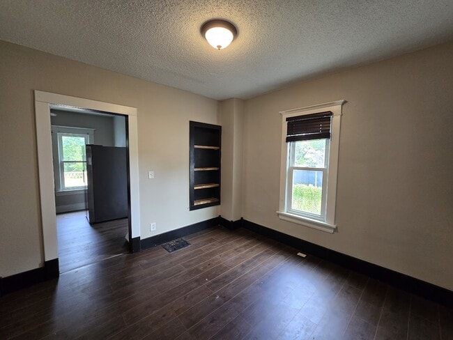 Photo - 220 Center St