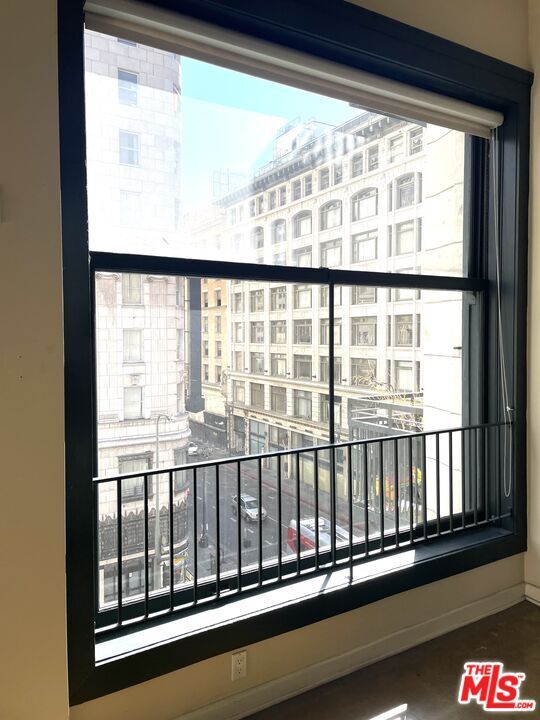 Photo - 315 W 5th St Unidad 710