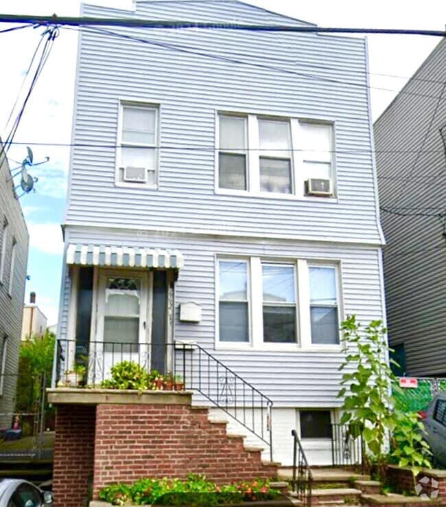 Building Photo - 664 Liberty Ave Unit 1 Rental