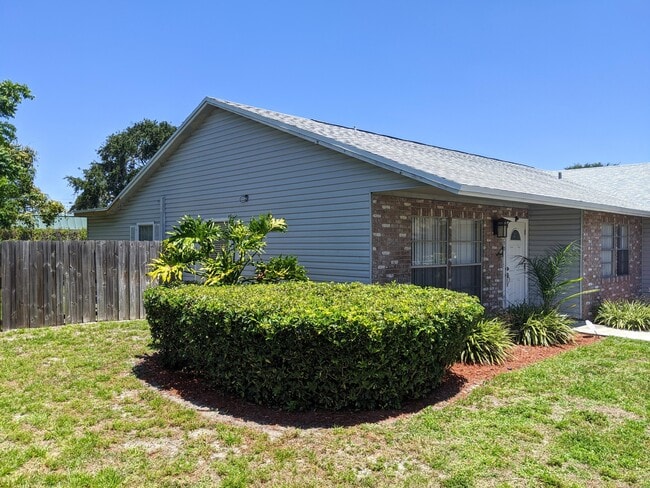 Photo - 1350 Riverside Cir