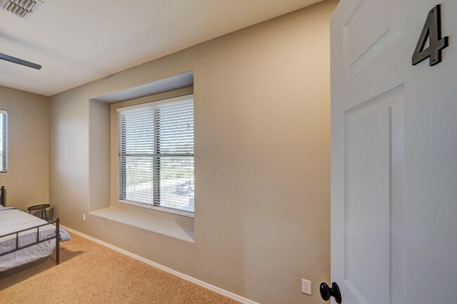 Photo - 10223 W Raymond St