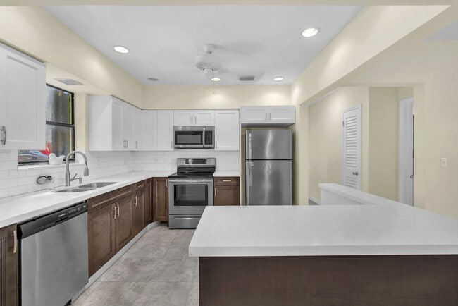 Photo - 2221 SW 67th Ave