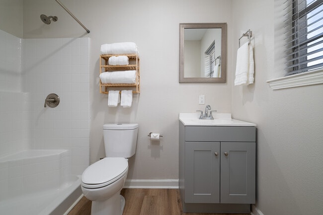 Photo - 1528 E Devine St