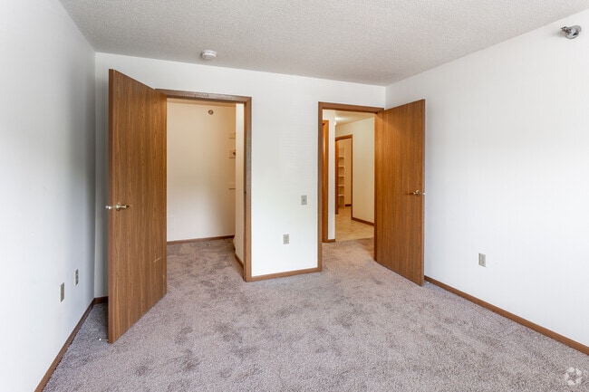 2BR, 1.5BA - 1,119SF - Bedroom - Silver Lake Pointe 55+