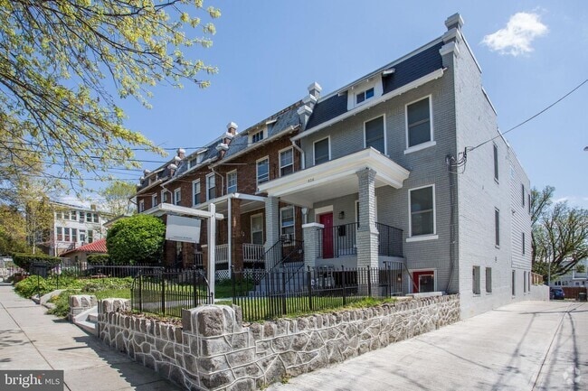 Building Photo - 414 Varnum St NW Unit 1 Rental