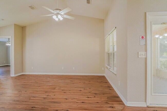 Photo - 35221 W Griffin Dr