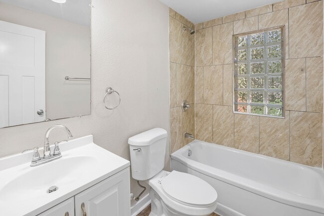 Photo - 417 E Wall Ave