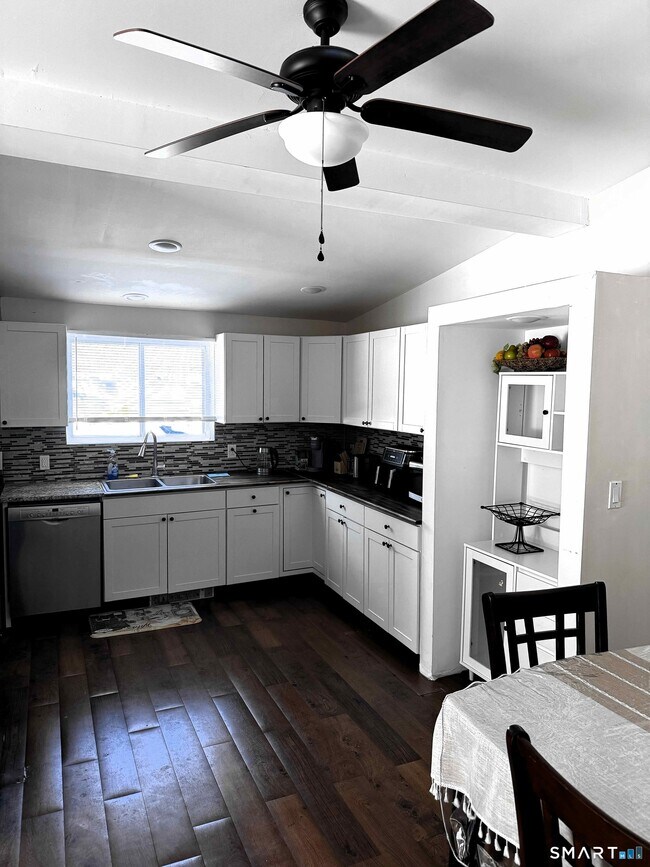 Photo - 541 Park Ave