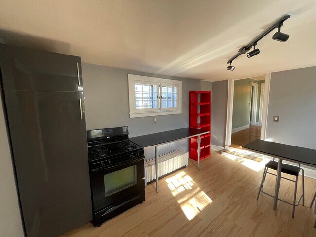 Photo - 2022 2nd Ave S
