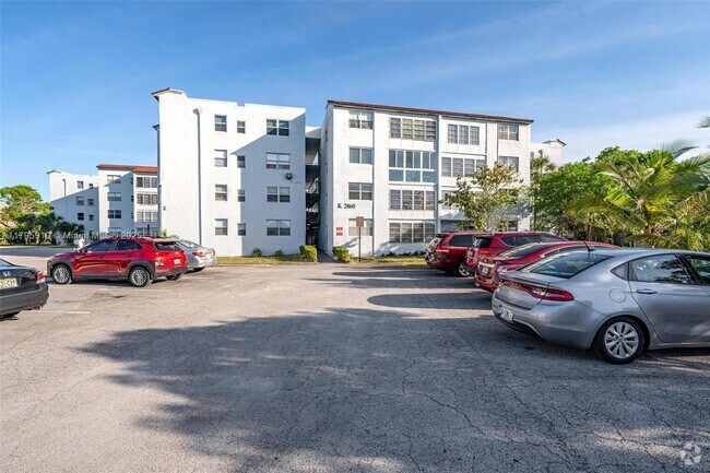 Building Photo - 2860 Somerset Dr Unit 101K Rental