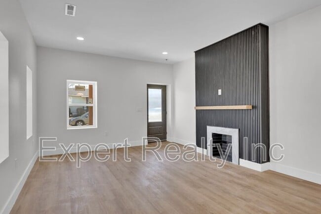 Photo - 1720 34th Pl N