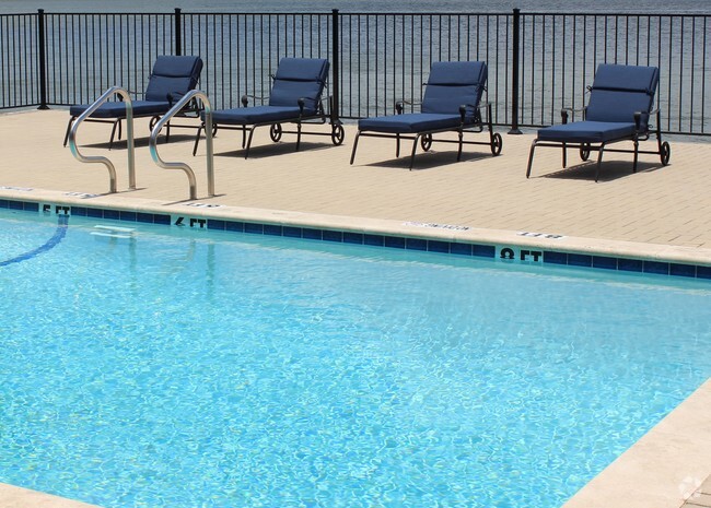 Lakeshore Waterfront Pool - Lakeshore Apartments