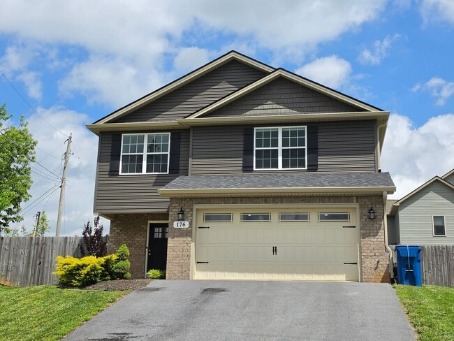 Building Photo - 3/2.5 home in beautiful Jonesborough