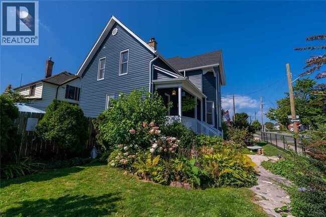 Photo - 224 Vidal St S