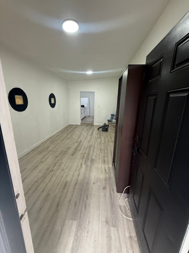 Building Photo - 203 Columbus Pky Unit B2