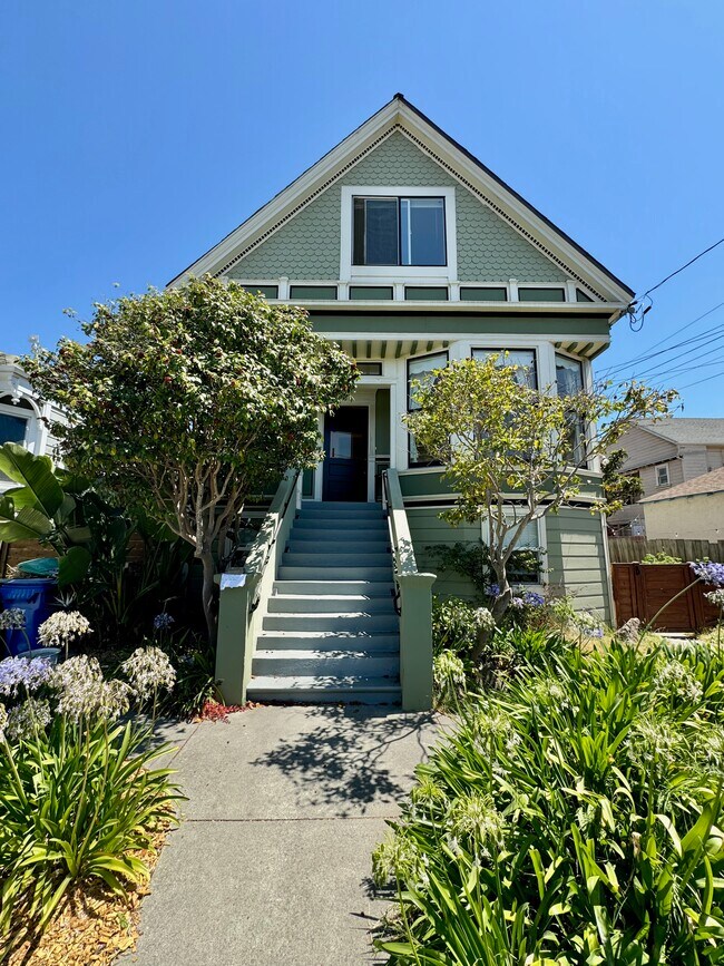 Photo - 1910 Union St Unit A - 3 of 5 bdrms for rent