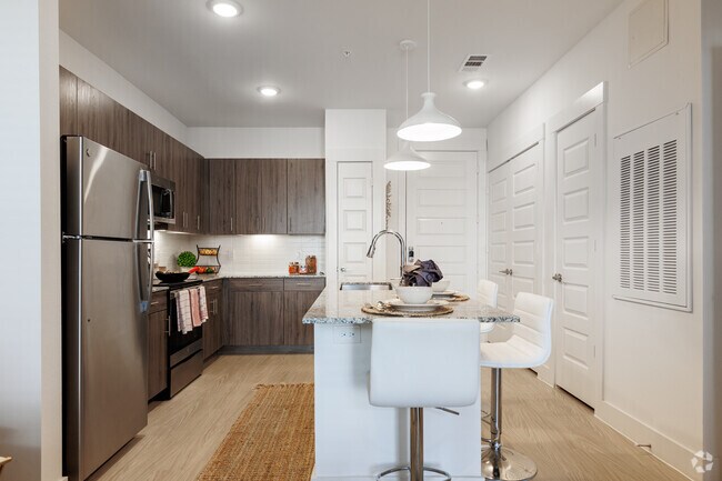 1BR, 1BA - 637SF | A2