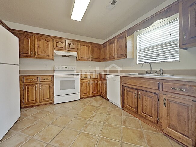 Photo - 2322 Sir Edward Ln