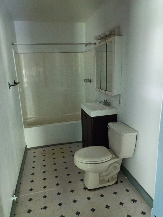 Photo - 385 Jones Rd