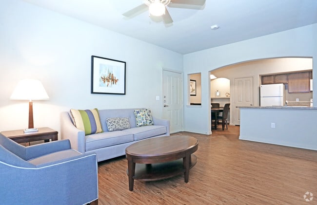 2BR, 2BA - 957SF - Living Room