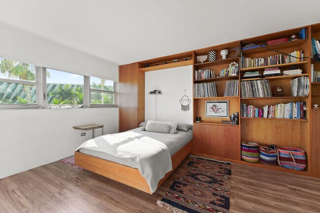 Books, records and plenty of storage - 1881 Washington Ave Unidad 4G