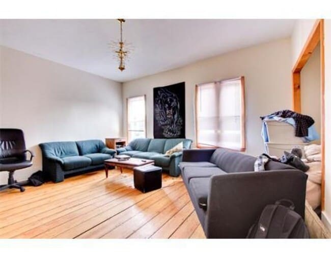 Building Photo - Mission Hill 5bed 2.5 bath available 9/1