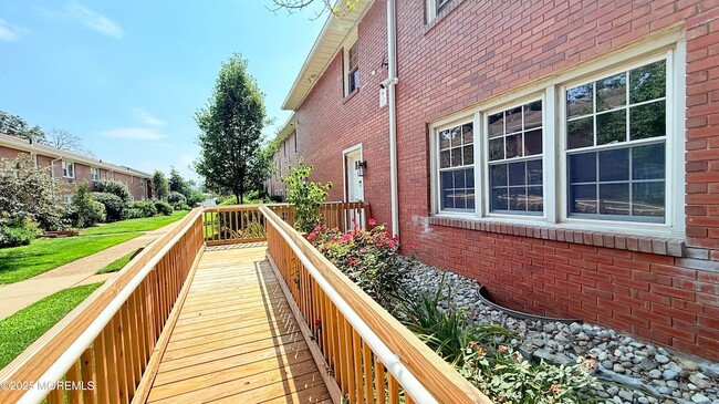 Building Photo - 364 Westwood Ave Unit 12 Rental