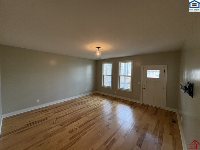 Photo - 5906A Carl Pl