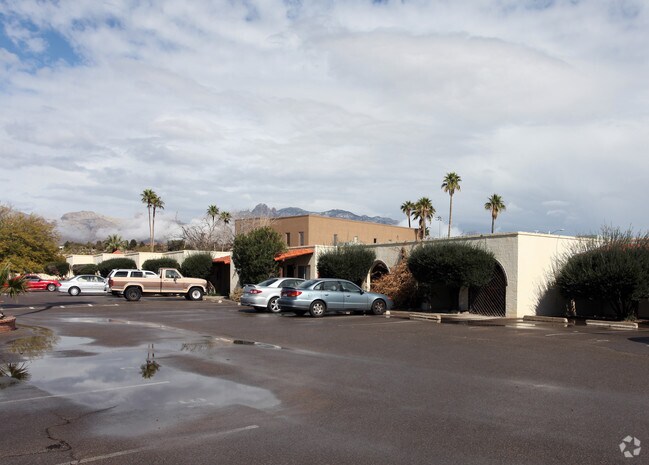 600 E Bromley St - River Garden Apartments