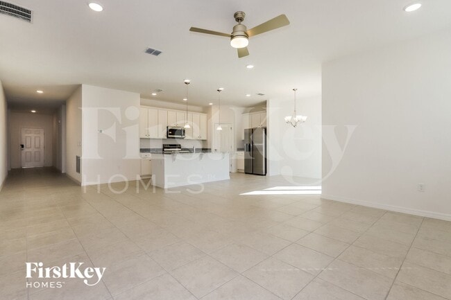 Photo - 422 Reina Wy