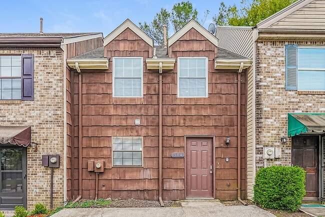 Building Photo - 904 Cedar Crest Dr