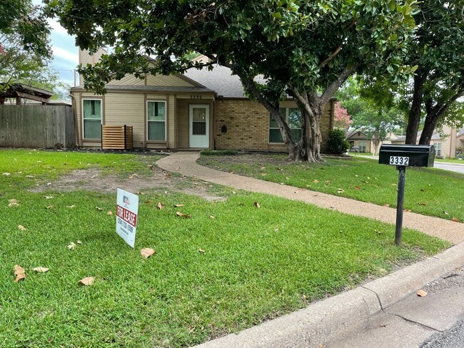 Building Photo - Available Now! Charming 2-Bedroom, 2-bath ... Rental