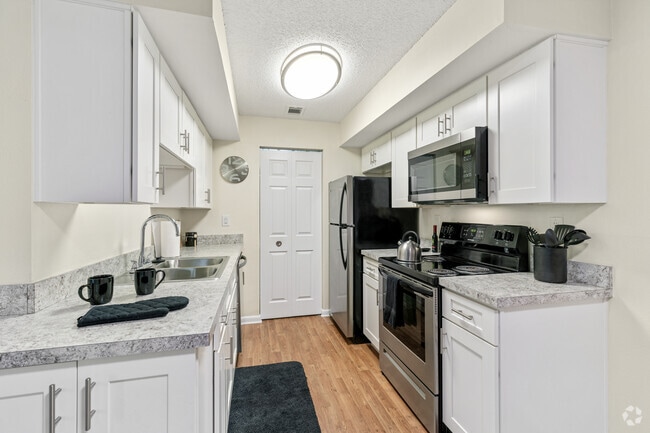 2BR, 2BA - 1,002SF - Kitchen - Monroeville Apartments at Belmont Ridge