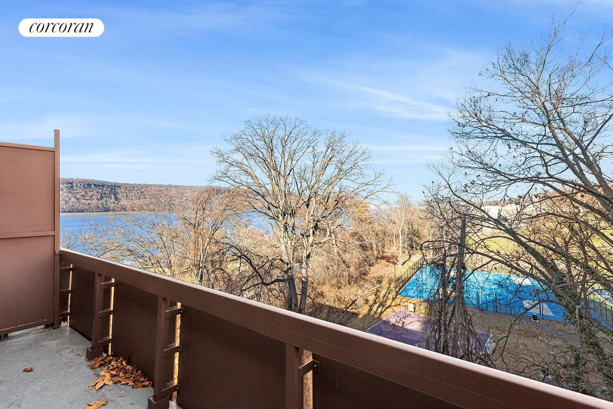 Photo - 201 Ravine Ave