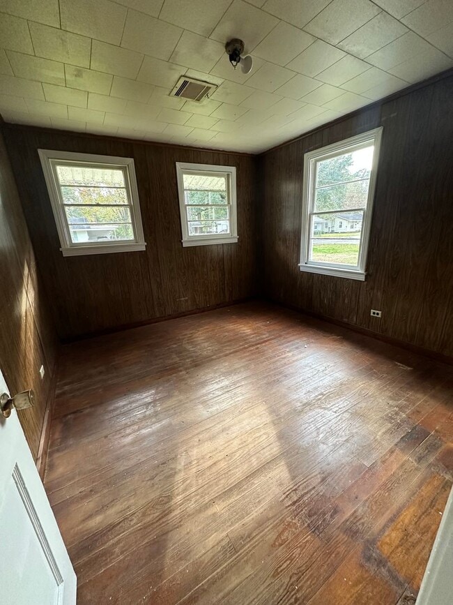 Photo - Cute 3 bedroom house!