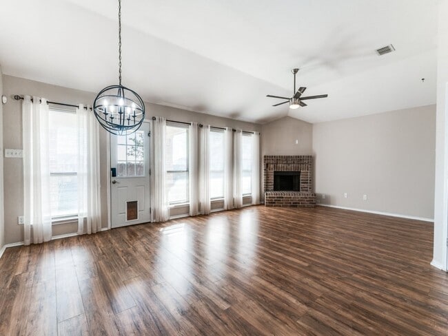 Photo - 6508 Manitoba St