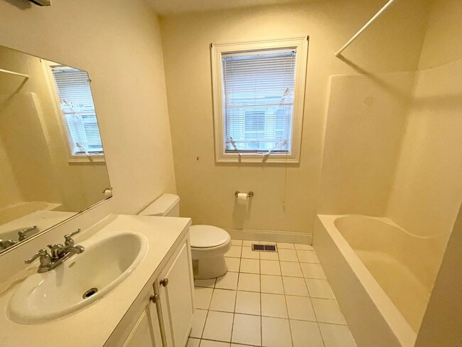 Photo - Mission Hill 4bed / 1bath for September 2026