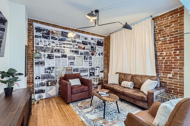 Photo - 2925 Curtis Street Unit ID1352698P