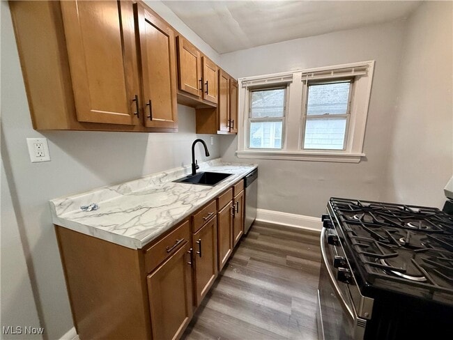 Photo - 810 Thayer St Unit 4