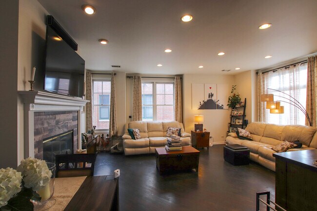 Photo - 2140 N Winchester Ave