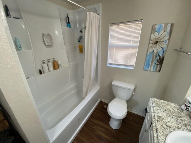 Photo - 2924 Halbert St