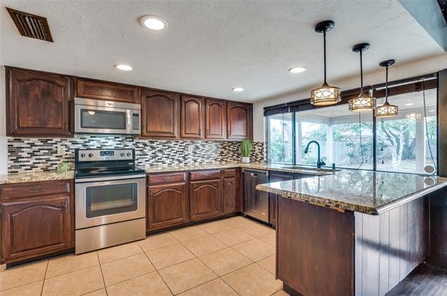 2209 Travis Dr