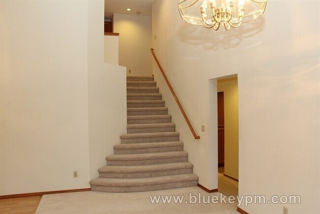 Photo - 4 Bed, 3 Bath Home w/ 1 Bed and 1 Full Bath on Main Near Bethany/Rock Creek