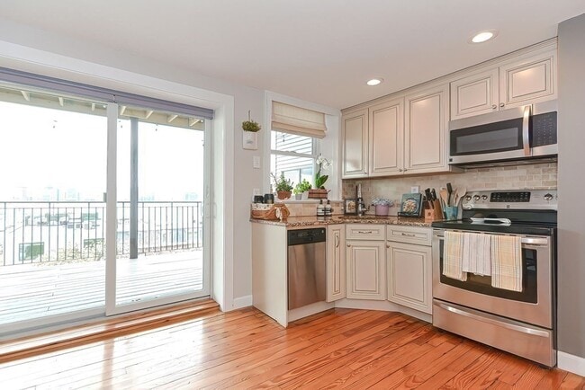 Photo - 205 Webster St Unit 1