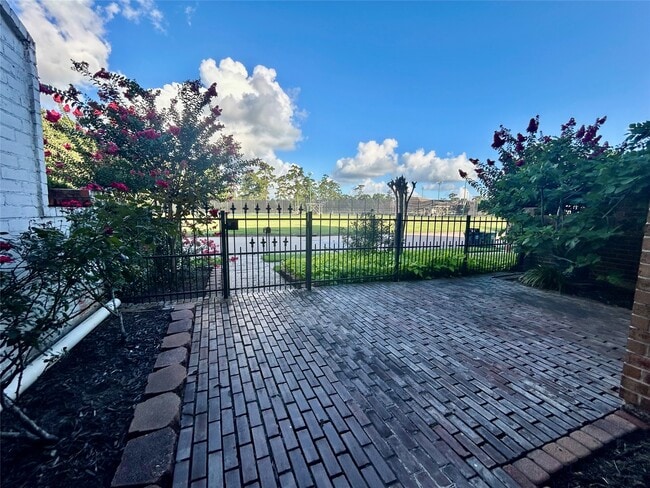 Photo - 2456 Country Club Dr
