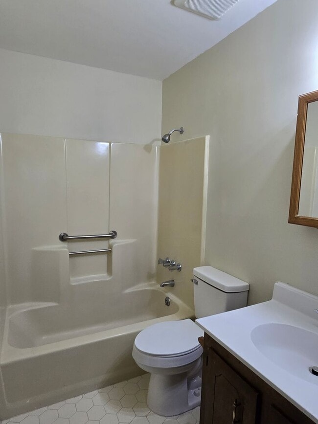 Photo - 112 Totem Ct