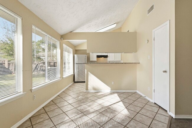 Photo - 16235 Cutten Rd